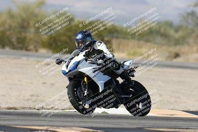 media/Dec-01-2025-Moto Forza (Mon) [[2daa91e15f]]/3-Beginner Group/Session 3 (Turn 3)/